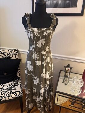 Sanctuary Olive Green Maxi Dress with White Floral Print